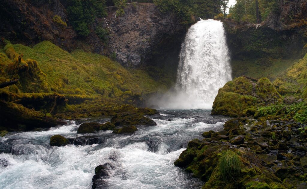 water fall in Bend, Oregon